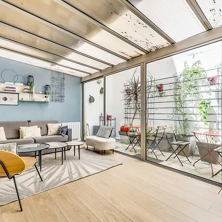 Apartment Chic With Patio - 2br 6p - Le Marais