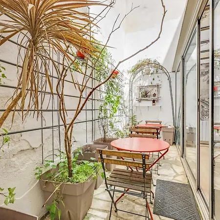 Apartment Chic With Patio - 2br 6p - Le Marais *