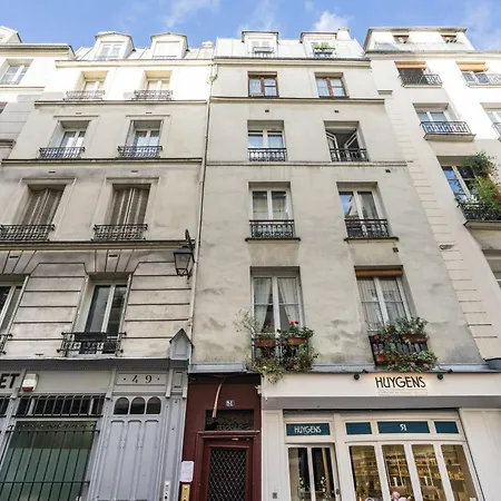 Chic With Patio - 2br 6p - Le Marais *