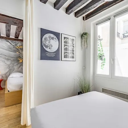 Chic With Patio - 2br 6p - Le Marais * Paris
