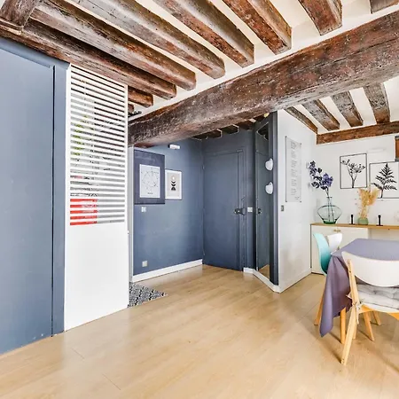 Apartment Chic With Patio - 2br 6p - Le Marais *